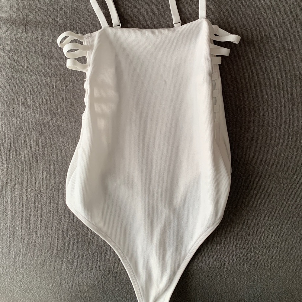 WHITE BODY SUIT